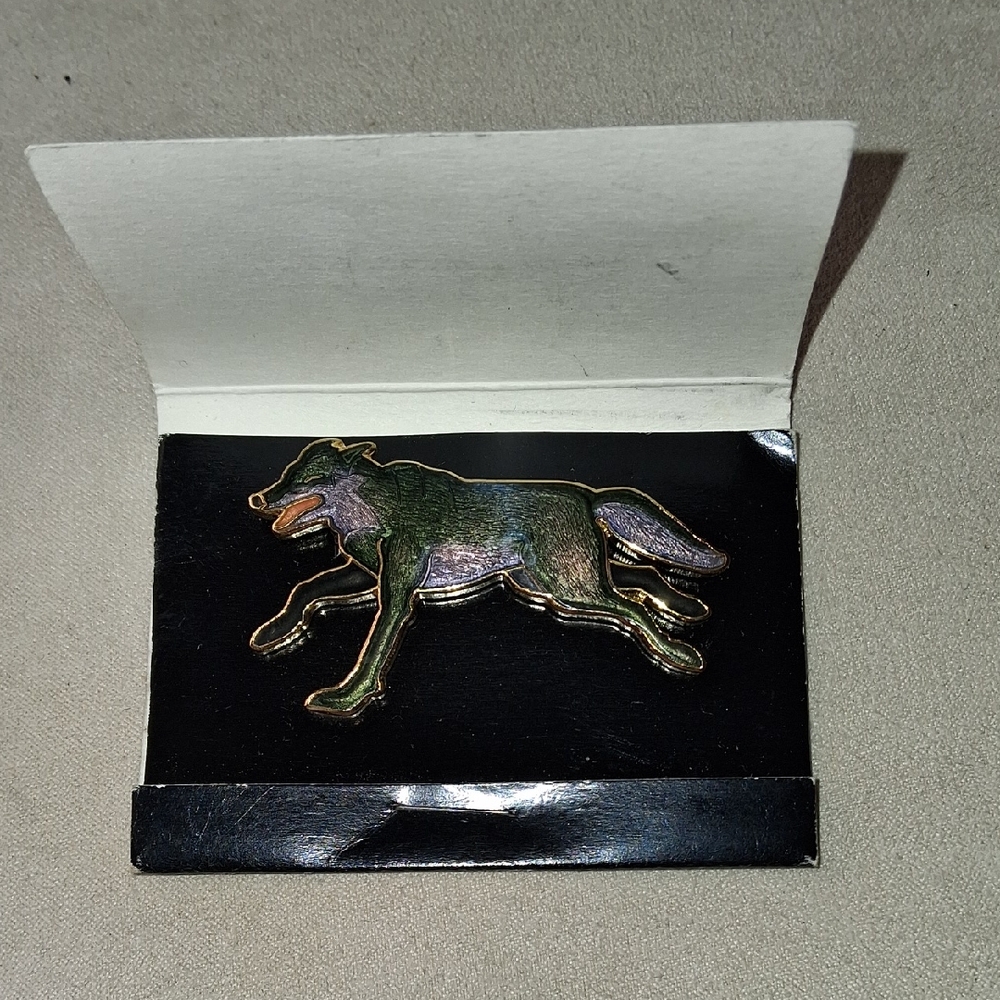 Artisan Wolf Pin - Picture 2 of 4